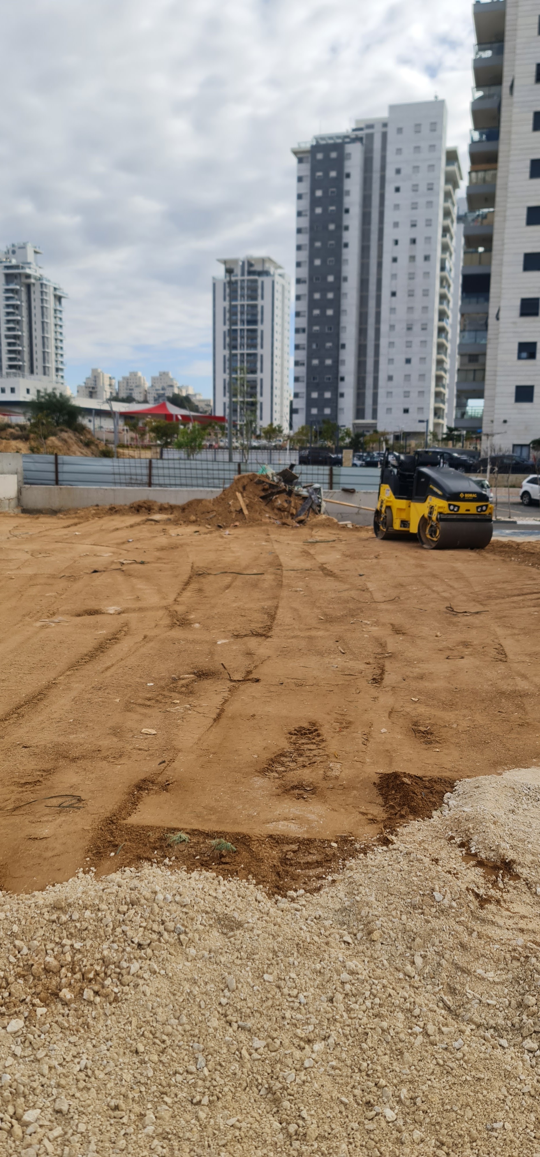 בניית מגרש בית ספר מ א עד ת