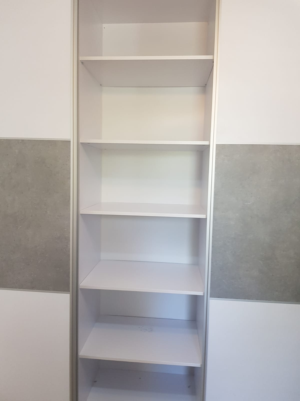 צילום מעבודה של אלברט כהן - הנדימן ותיקוני נגרות