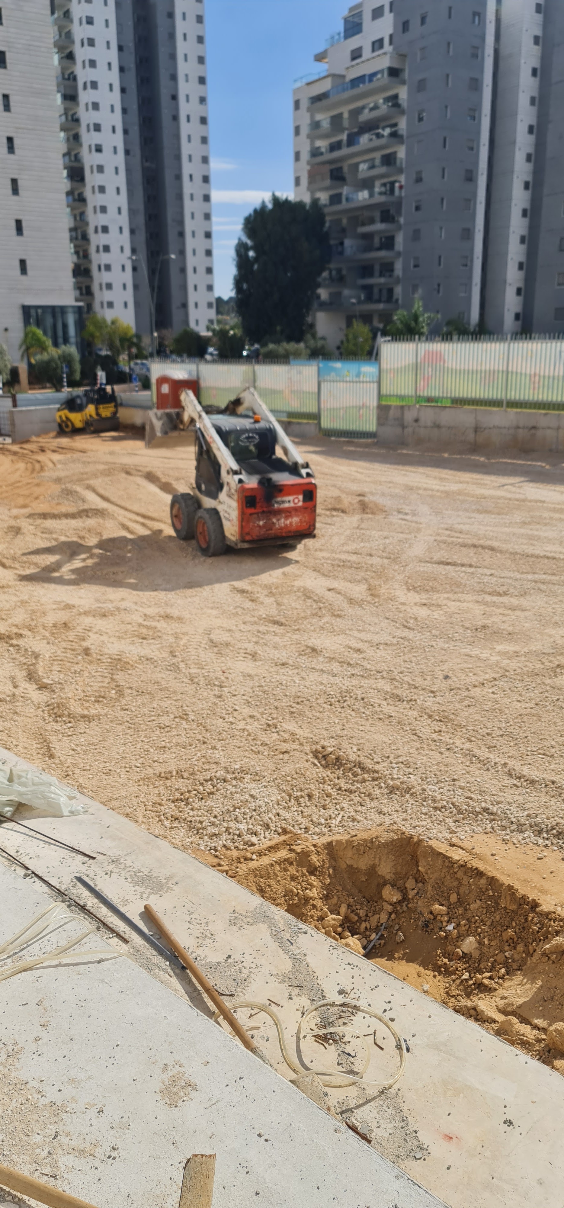 בניית מגרש בית ספר מ א עד ת