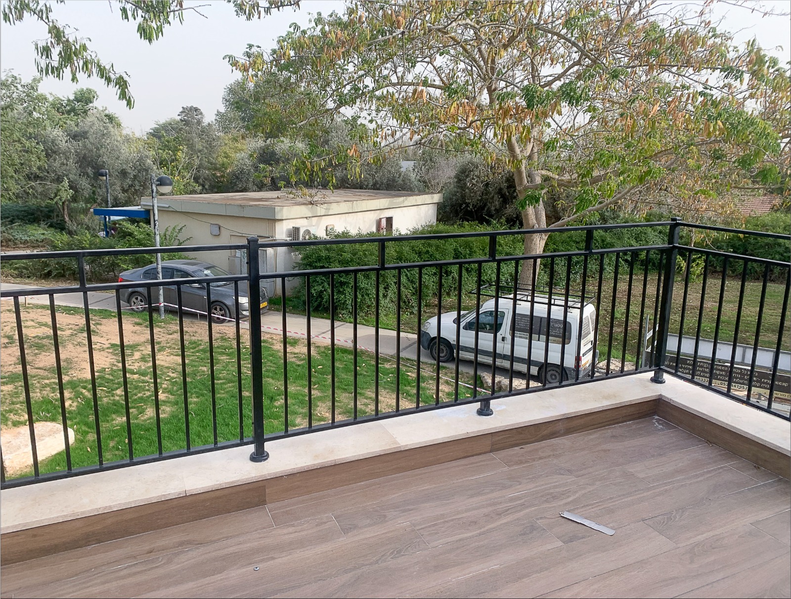 שערים, גדרות ומעקות