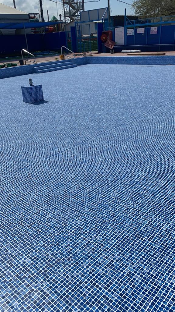 איטום וריצוף בריכות שחיה