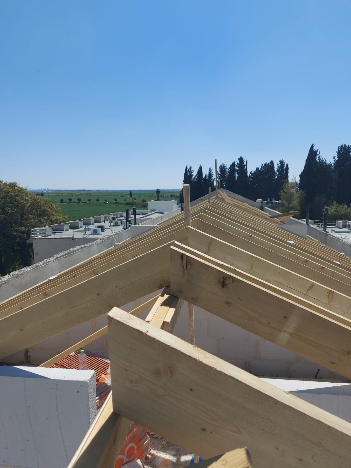 בנית גגות רעפים