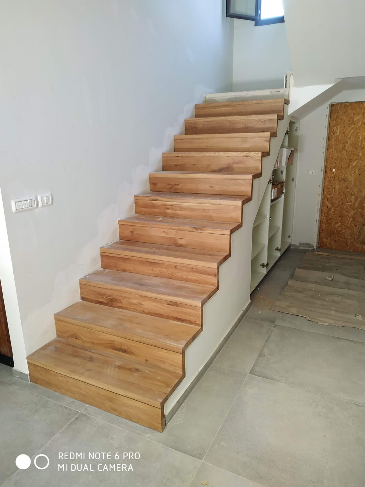 חיפוי מדרגות בעץ