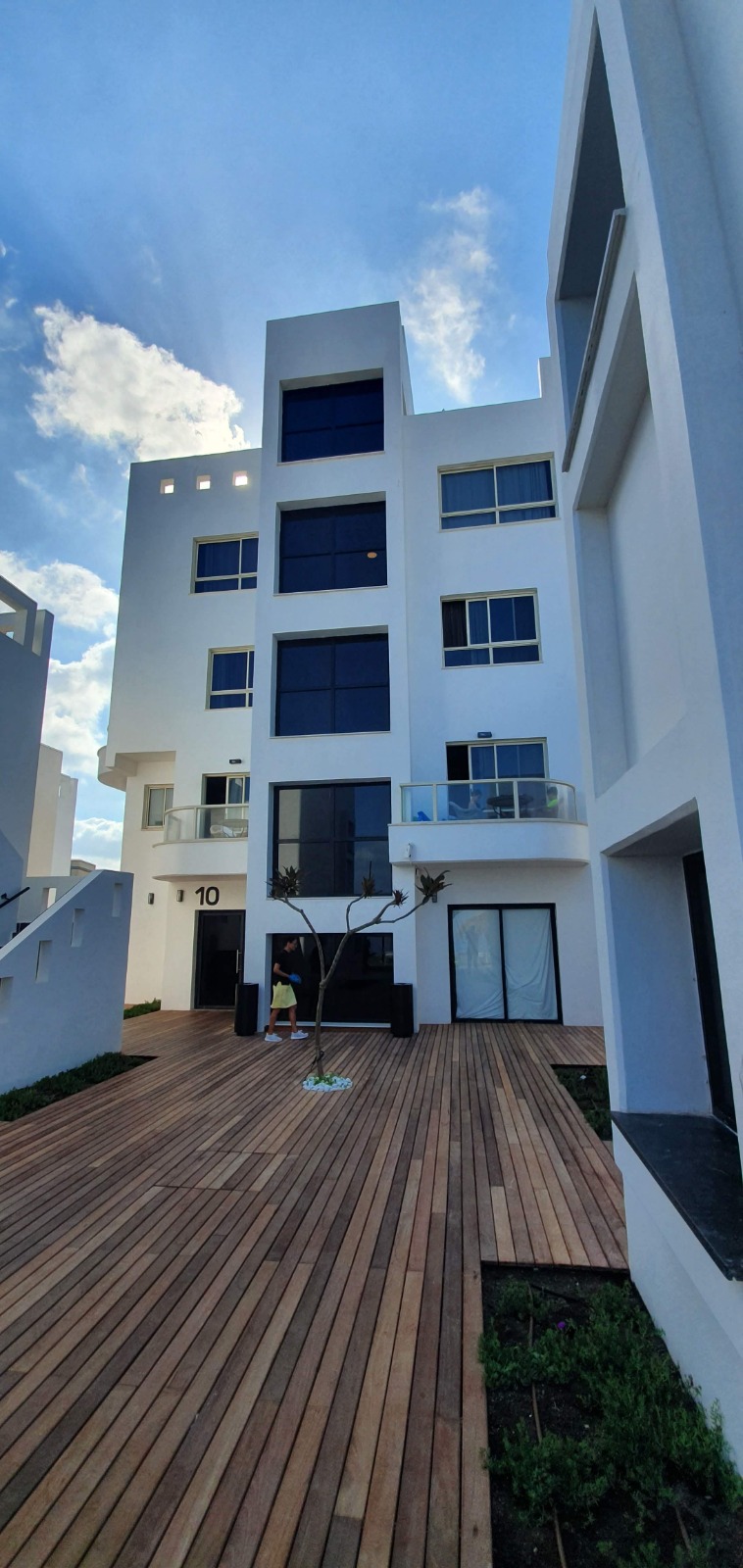 שיפוץ חיצוני למלון