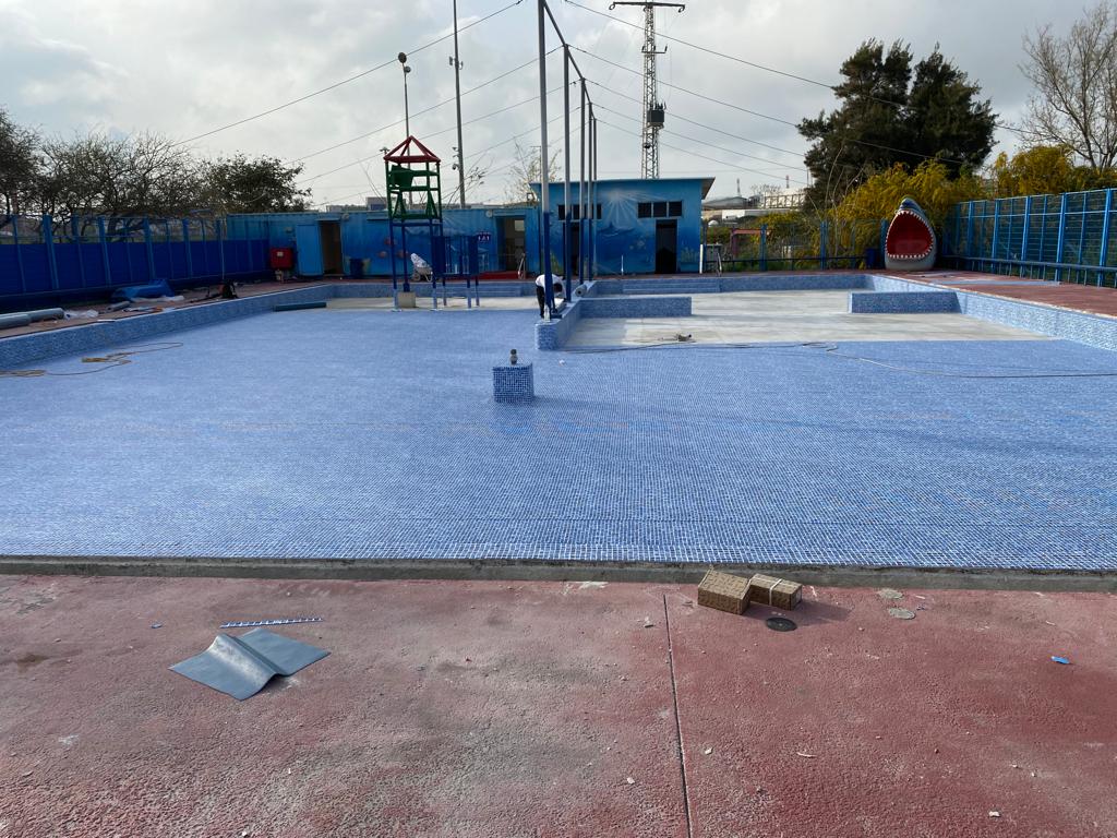 איטום וריצוף בריכות שחיה