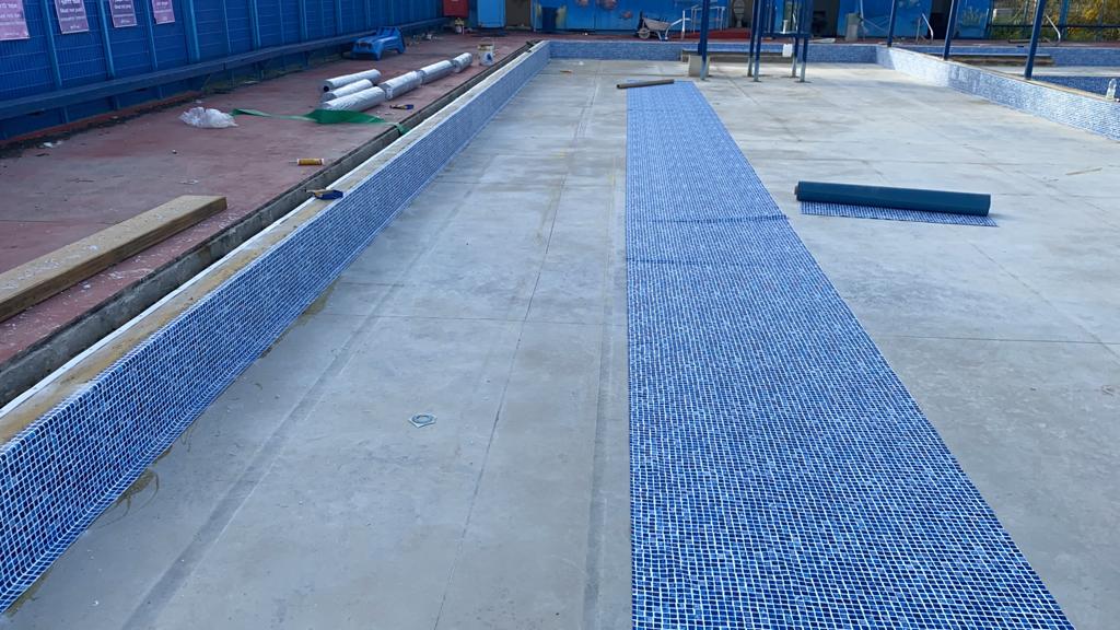 איטום וריצוף בריכות שחיה