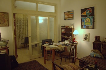 דלתות וחלונות.