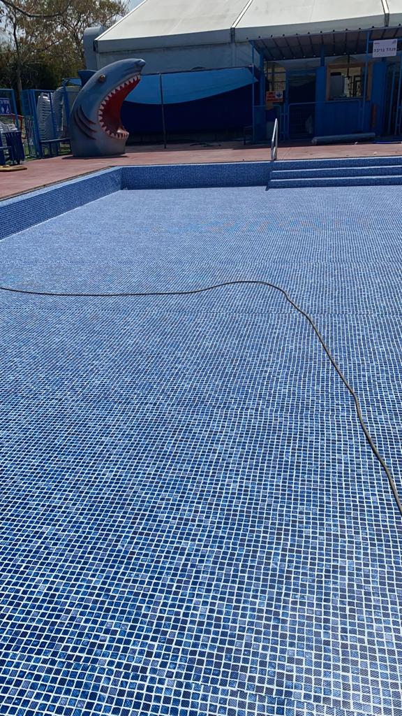 איטום וריצוף בריכות שחיה