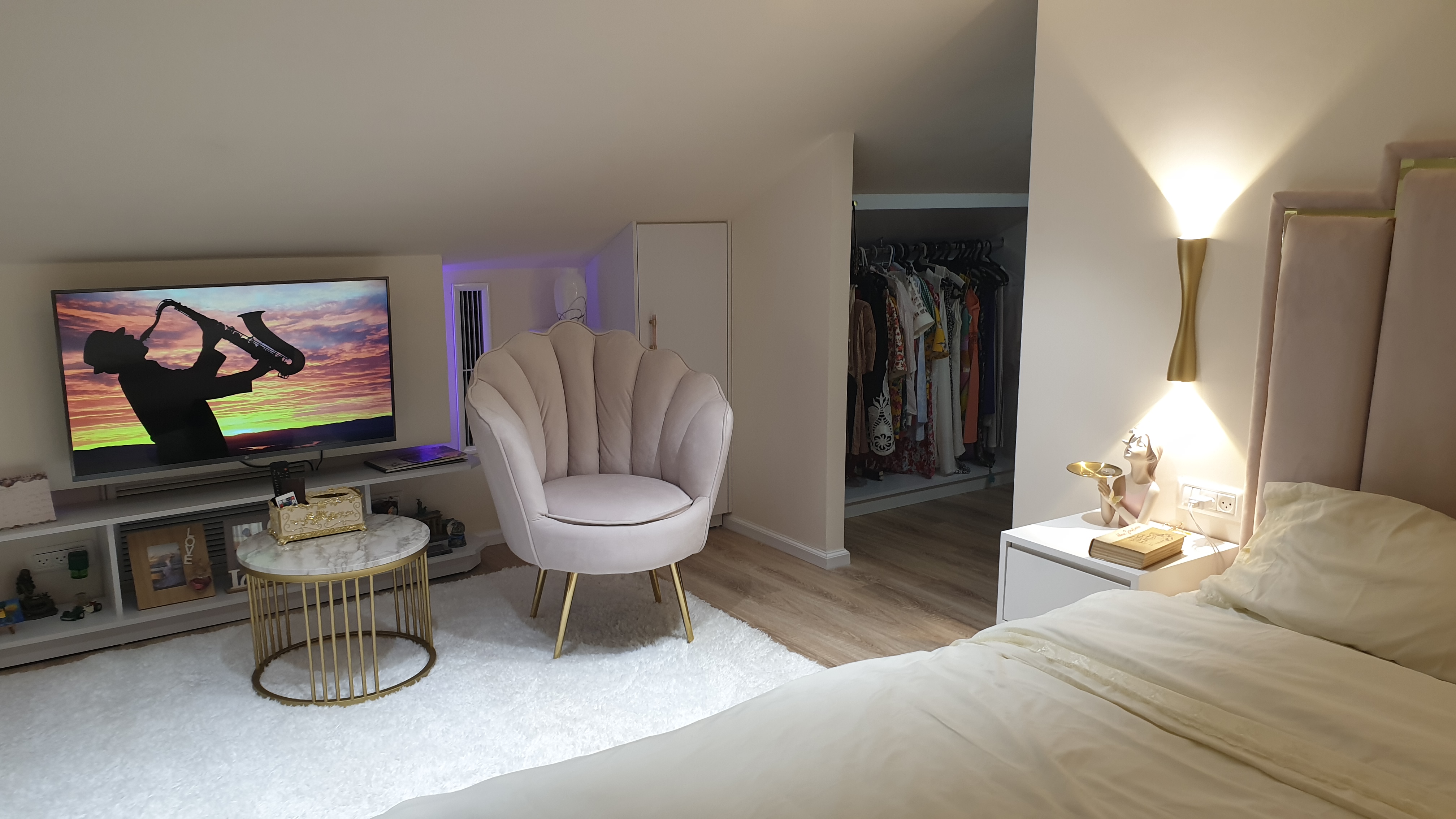 חדר בעליית  גג