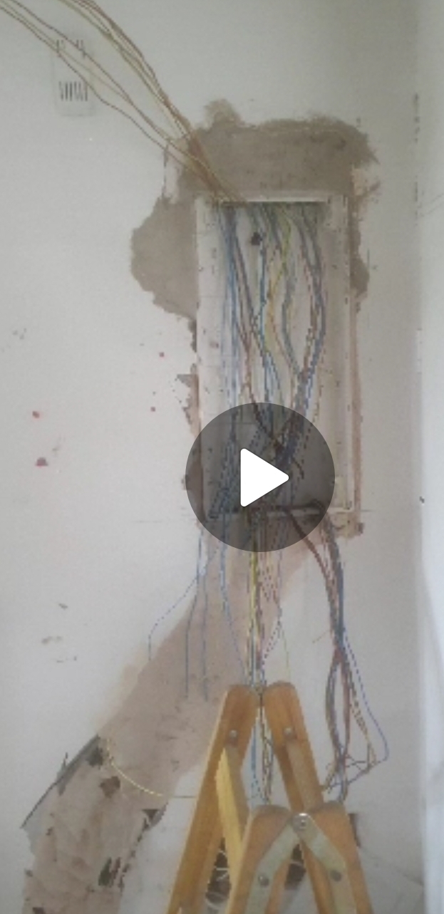 לוח חשמל חדש כחלק משיפוץ כללי