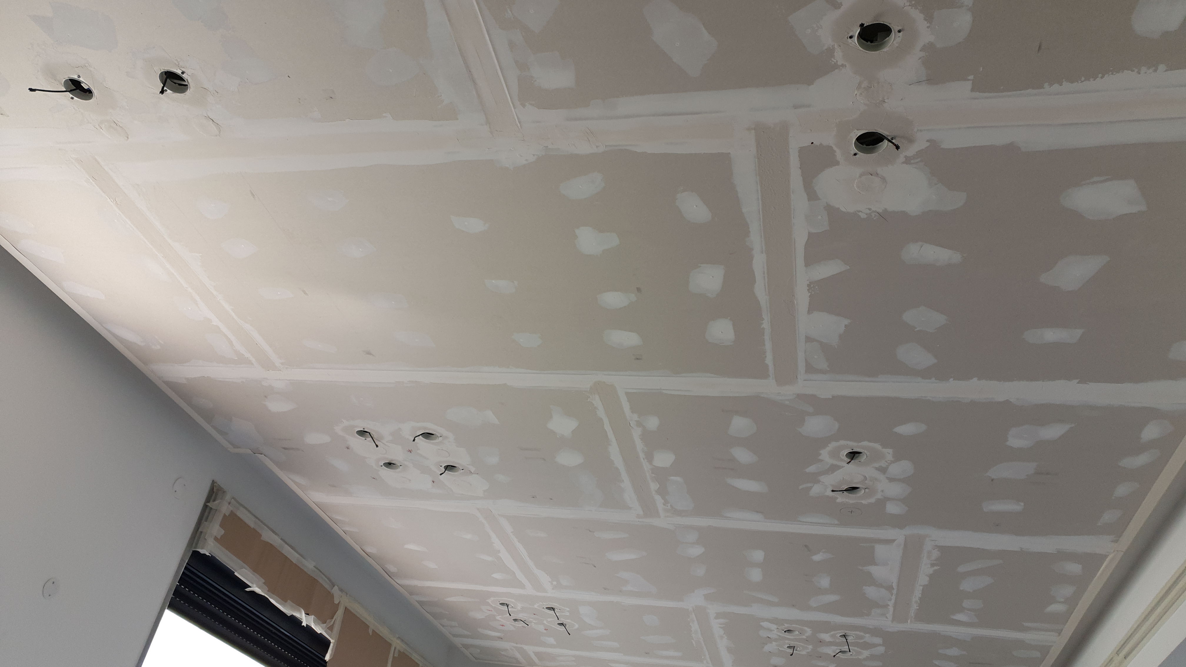 עבודות גבס וחשמל