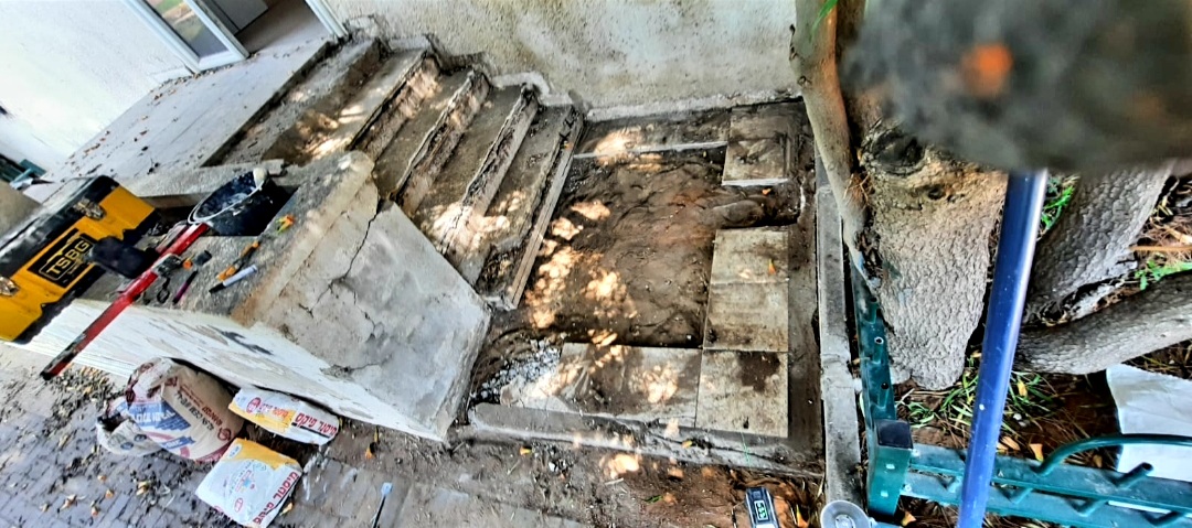 שיפוץ מדרגות בית כנסת בראשון לציון