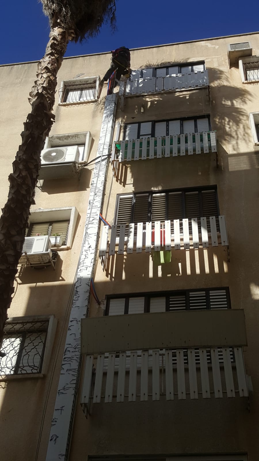 איטום בגובה- סנפלינג + פיגום נייד