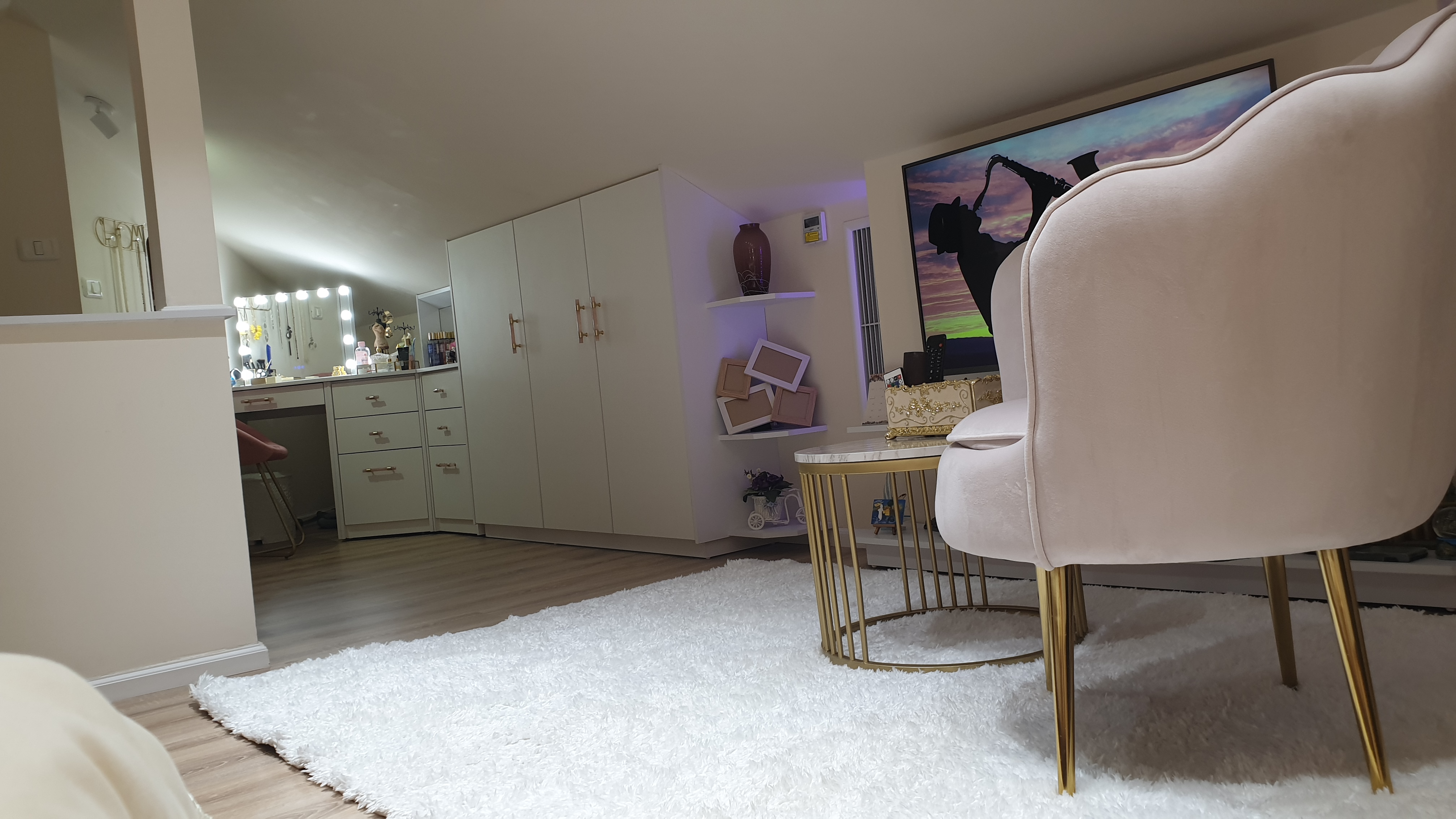 חדר בעליית  גג