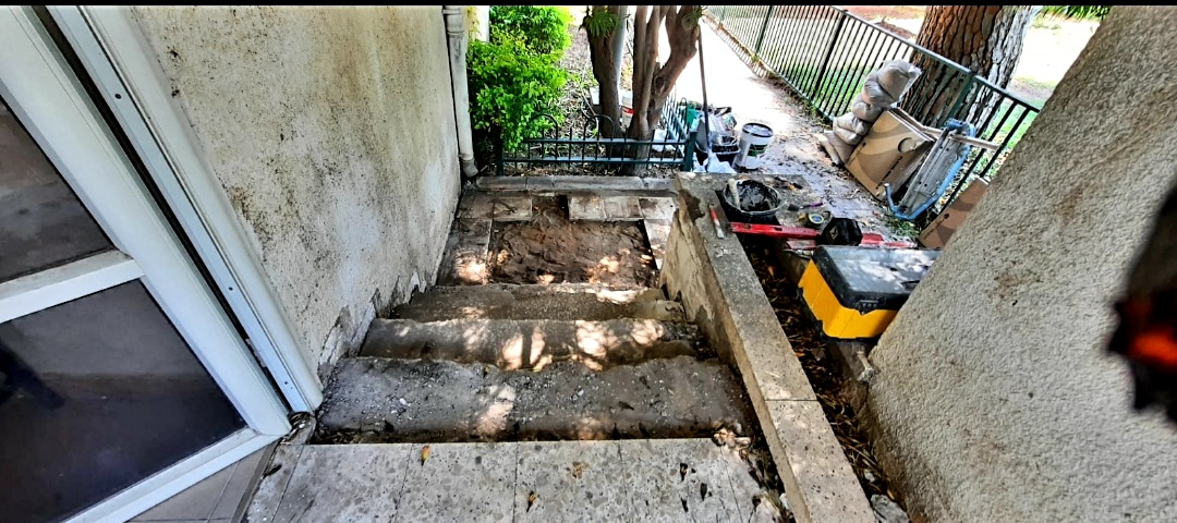 שיפוץ מדרגות בית כנסת בראשון לציון