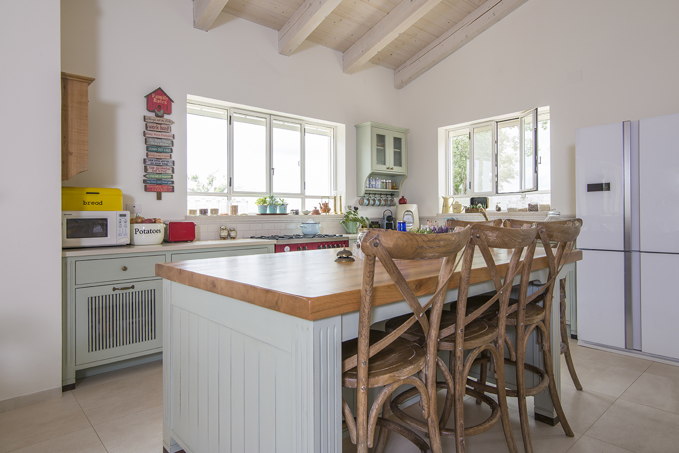 ×× ××××× ×¢× ××¡×××ª ×¢×¥. 