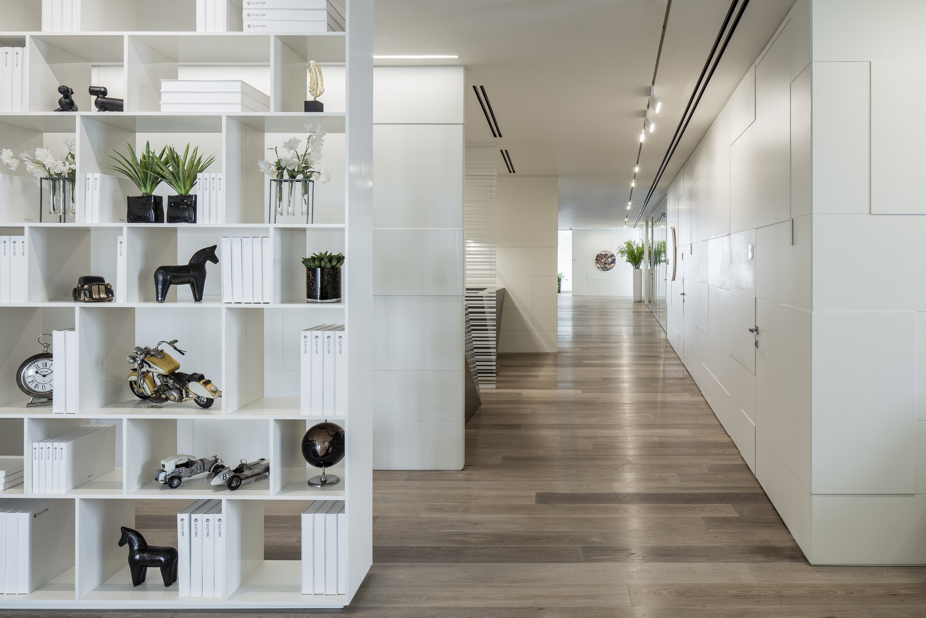 ××¨×× ×©× ××©×¨× ××¢××¦× ××¦××¢× ××× ×¢× ×¨×¦×¤×ª ×¤×¨×§×.