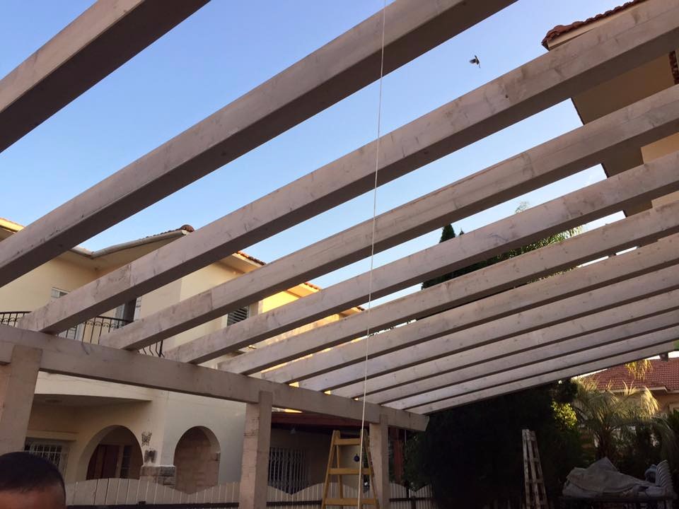 בניית פרגולה וגג מרעפים