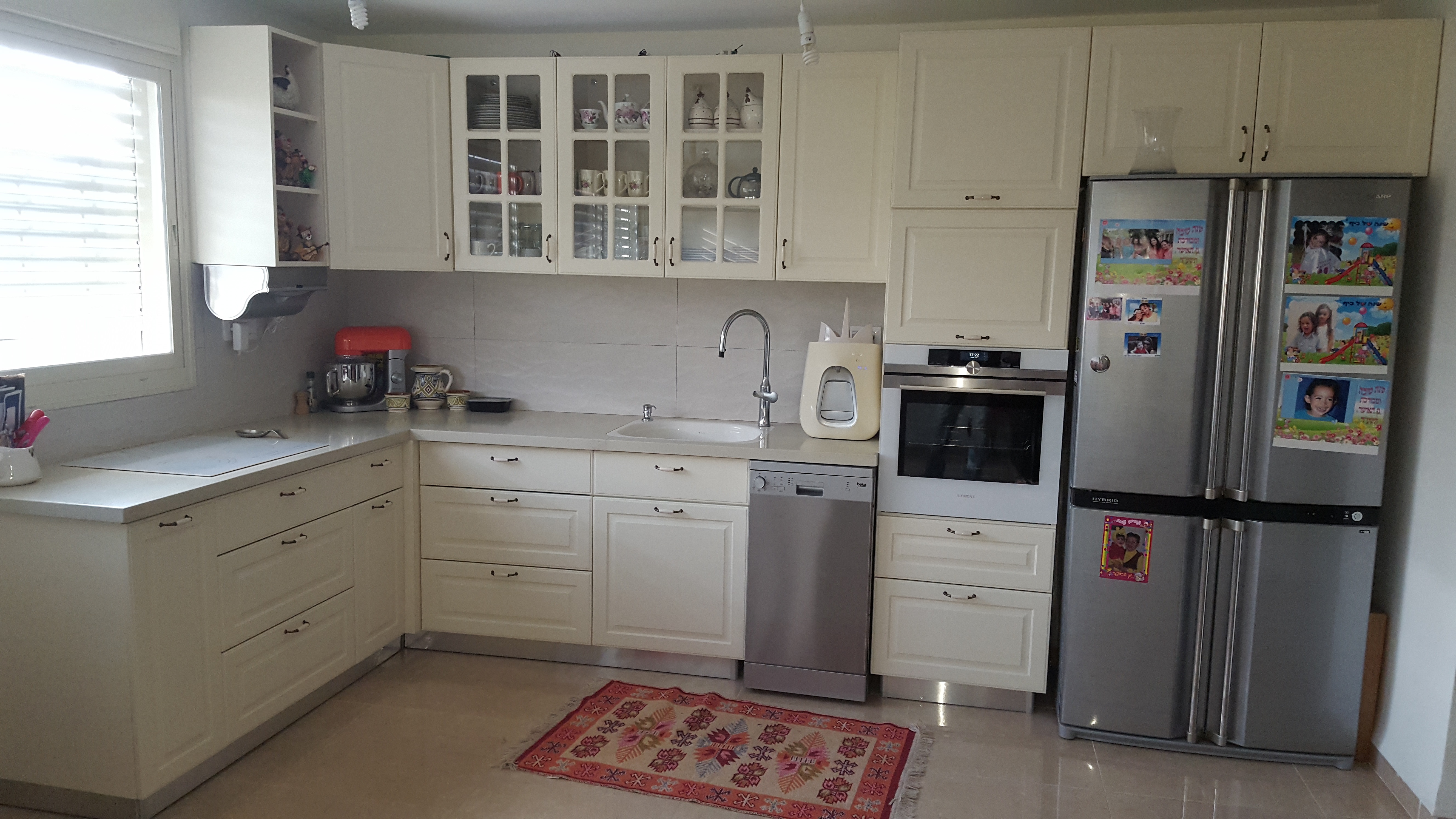 צילום מעבודה של נגריית דרור