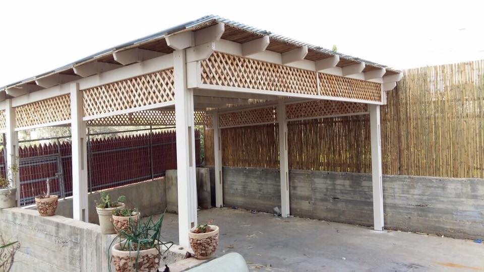 מגוון עבודות עץ , פרגולות, גדרות, דקים וגגות רעפים.