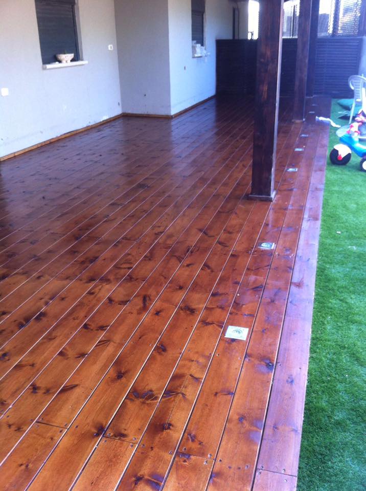 מגוון עבודות עץ , פרגולות, גדרות, דקים וגגות רעפים.