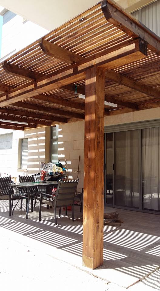 מגוון עבודות עץ , פרגולות, גדרות, דקים וגגות רעפים.