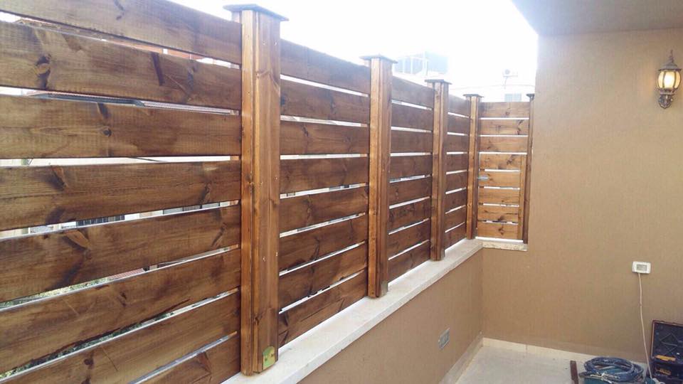 מגוון עבודות עץ , פרגולות, גדרות, דקים וגגות רעפים.