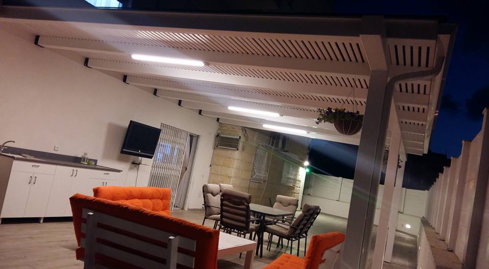 מגוון עבודות עץ , פרגולות, גדרות, דקים וגגות רעפים.