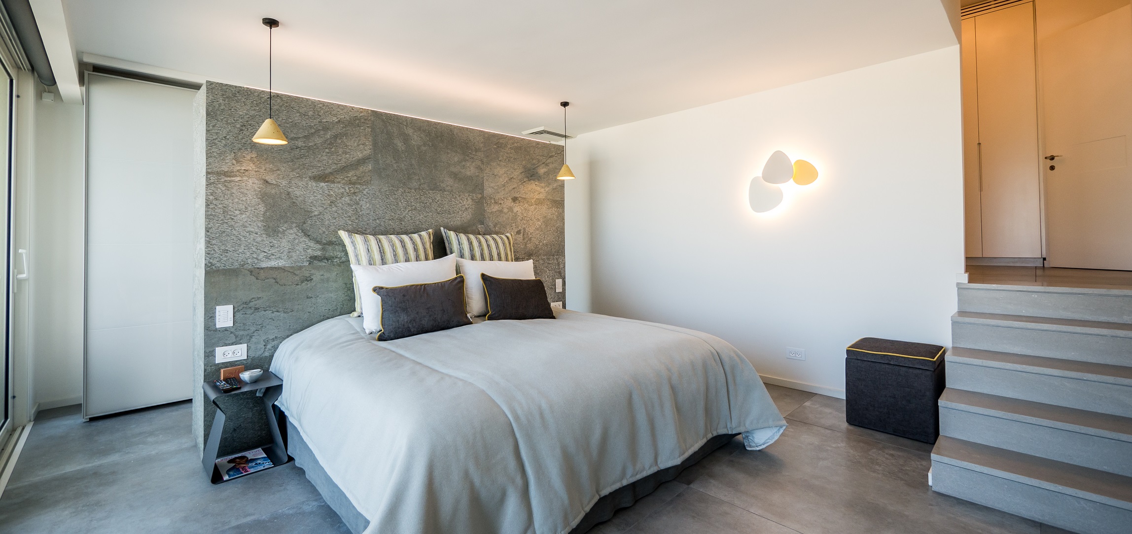 ×××¨ ×©×× ×. 