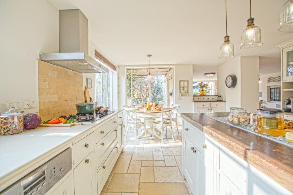 ×××× ×¢× ×× ××××× ×××¦'×¨ ×¢×¥. 