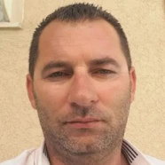 עומר קבלן שיפוצים עוסק בתחום 17 שנים