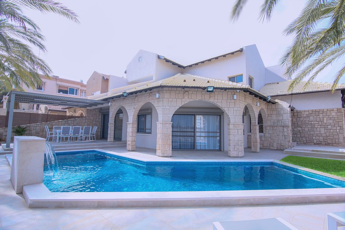 ××× ××××ª ×××××¥ ×¢× ××¨××× ×××§×××.