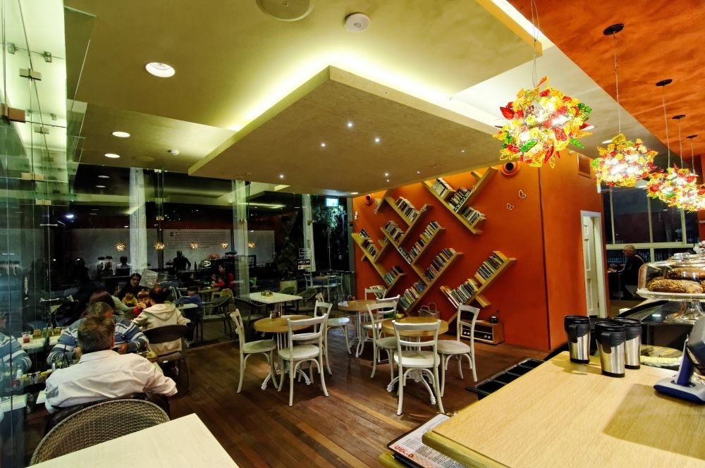 קפה גן סיפור