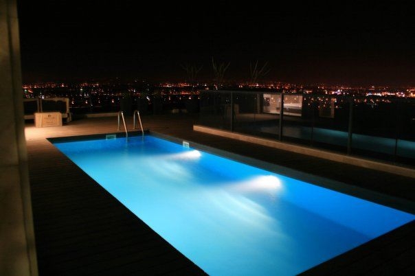 תכנון ועיצוב פנטהאוז עם בריכה על גג