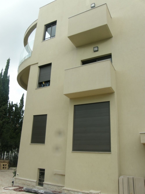 שיפוץ מבנה והוספת קומה