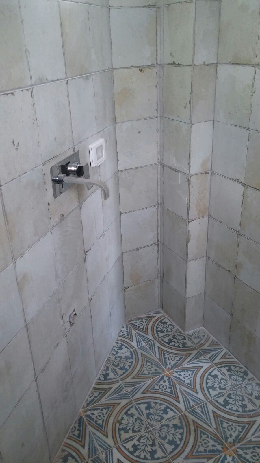 שיפוץ אמבטיות וסלון