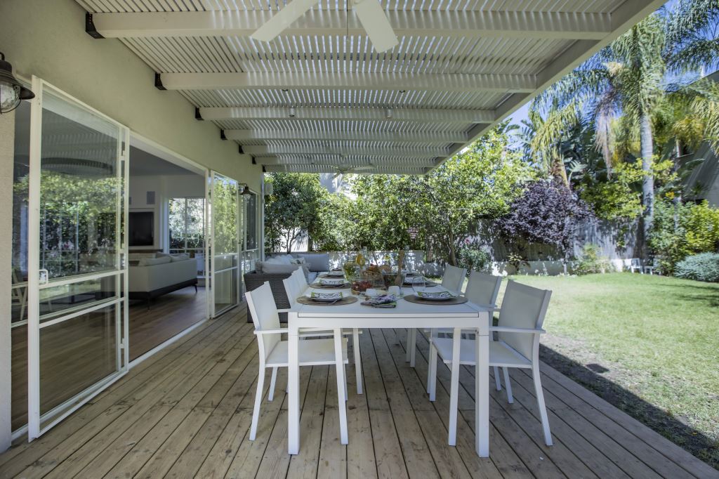 ××¦×¨ ×¢× ×©×××× ×××¡×××ª ××× ××