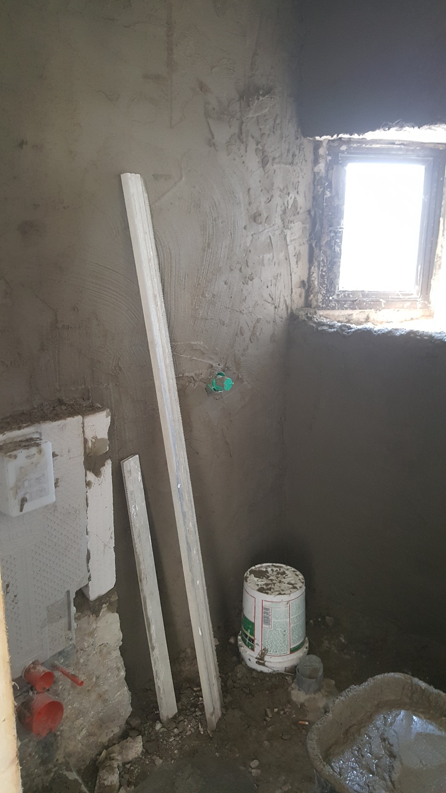 שיפוץ כללי בדירה ותוספת בניה על הגג.