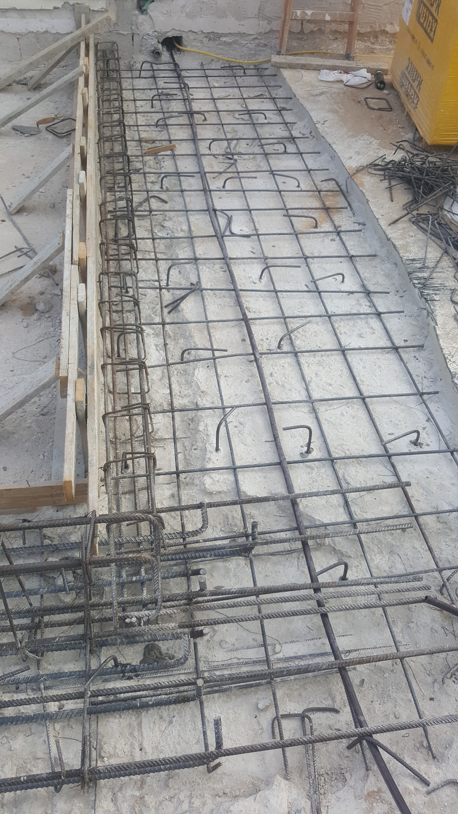 שיפוץ כללי בדירה ותוספת בניה על הגג.