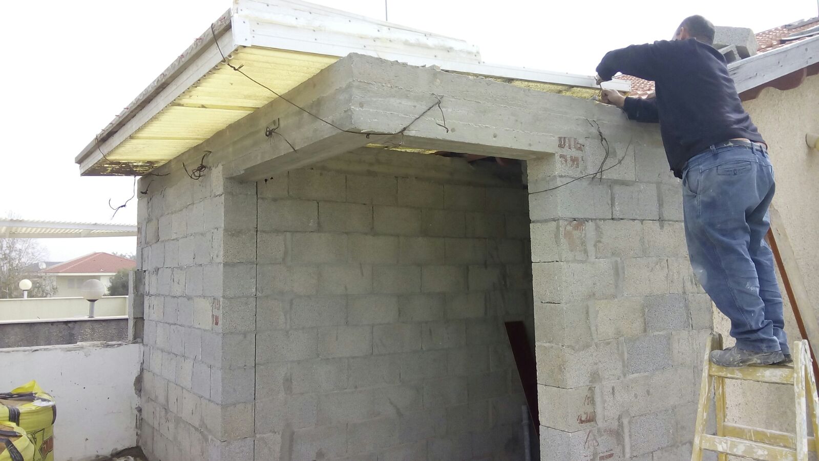 תוספת בניה על הגג ושיפוץ כללי בבית