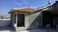 תוספת בניה על הגג ושיפוץ כללי בבית