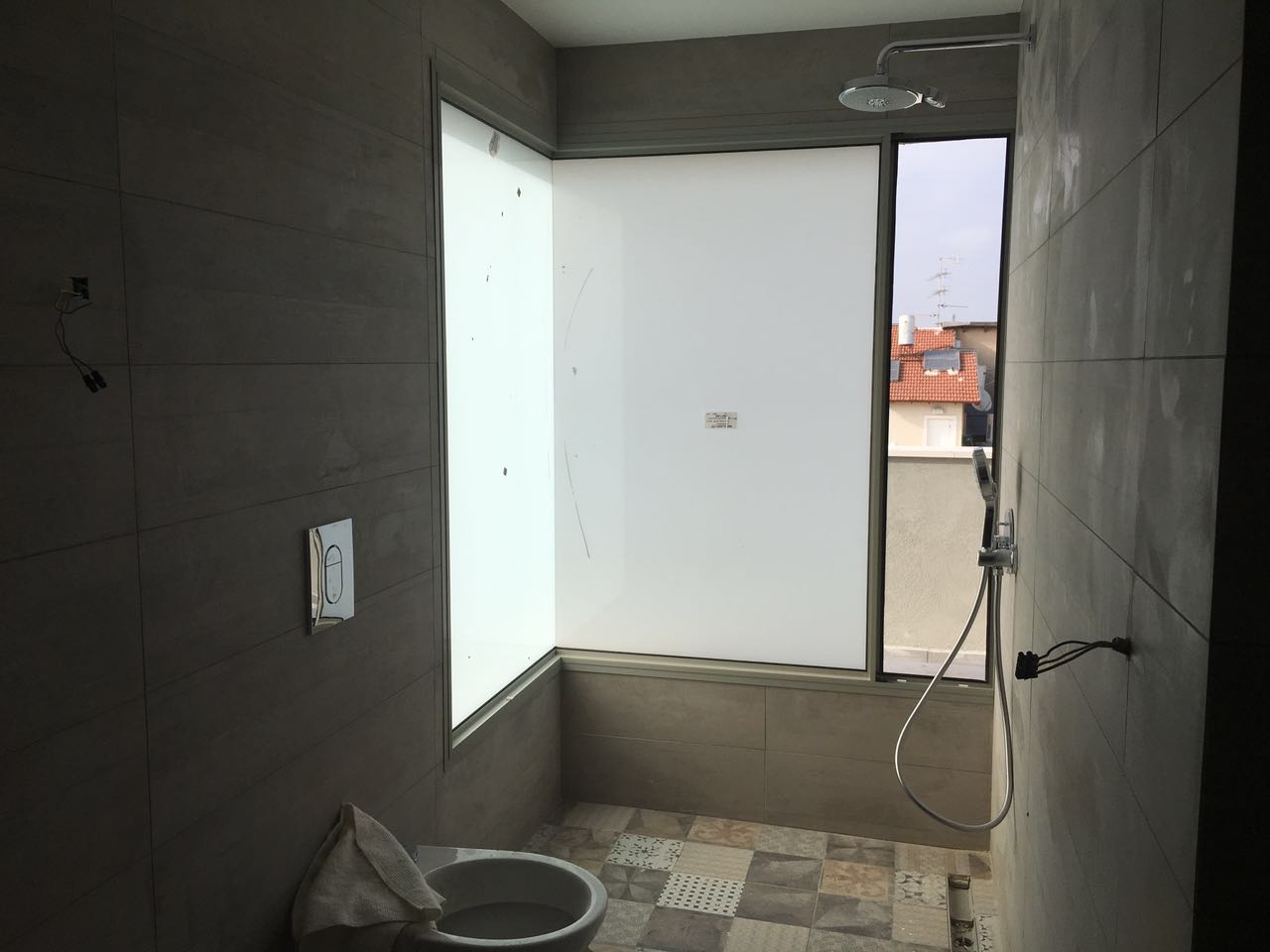 תוספת בניה על הגג ושיפוץ כללי בבית