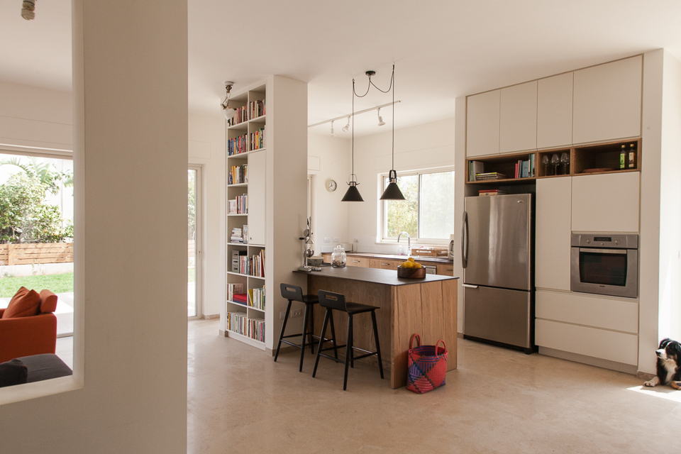 צילום מעבודה של נגריית קו ירוק