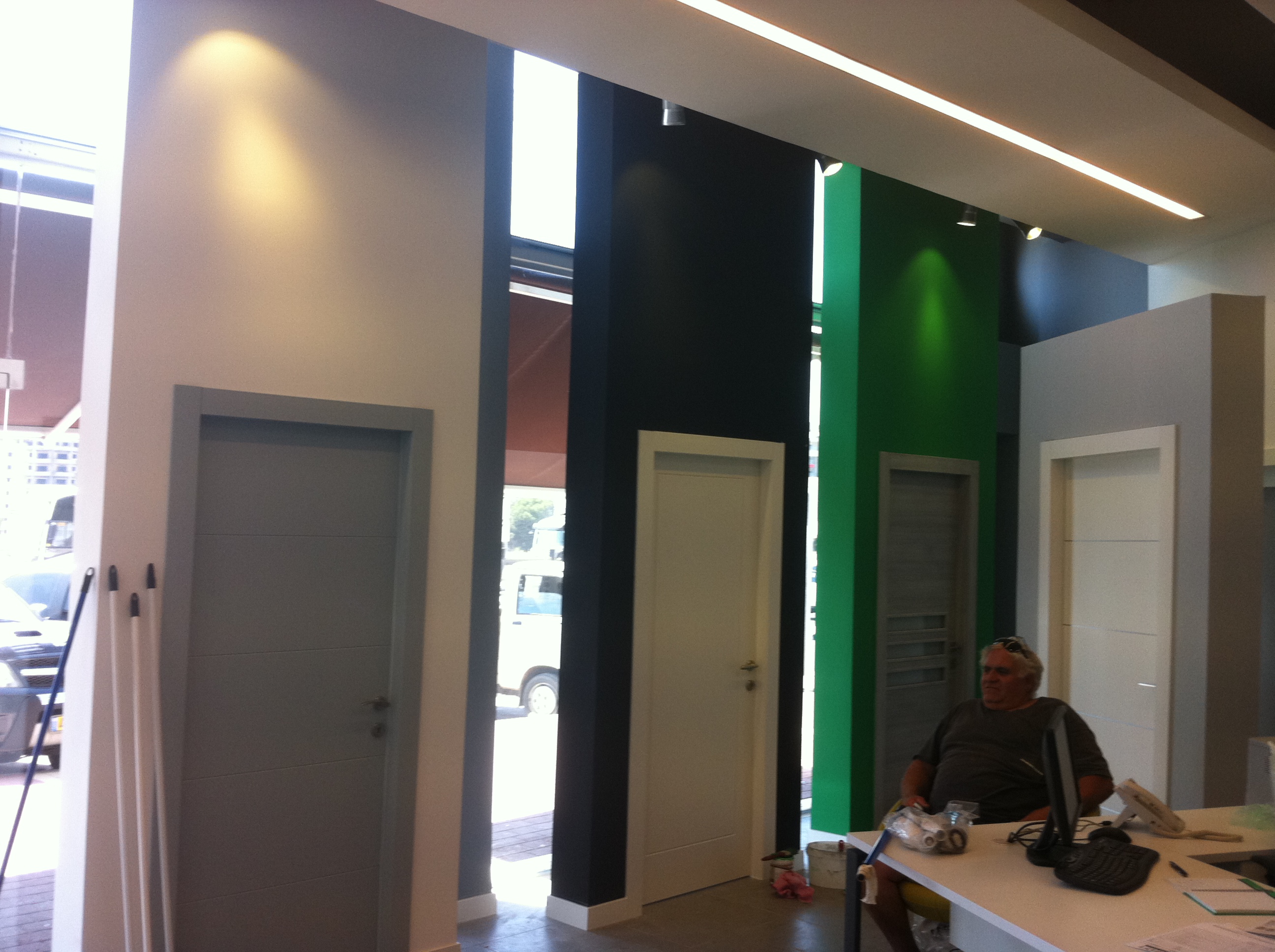 הקמת אולם תצוגה דלתות חמדייה  בעפולה