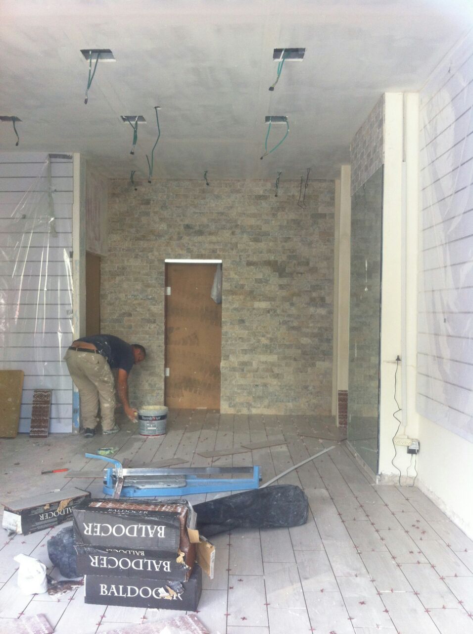 שיפוץ חנות בגדים