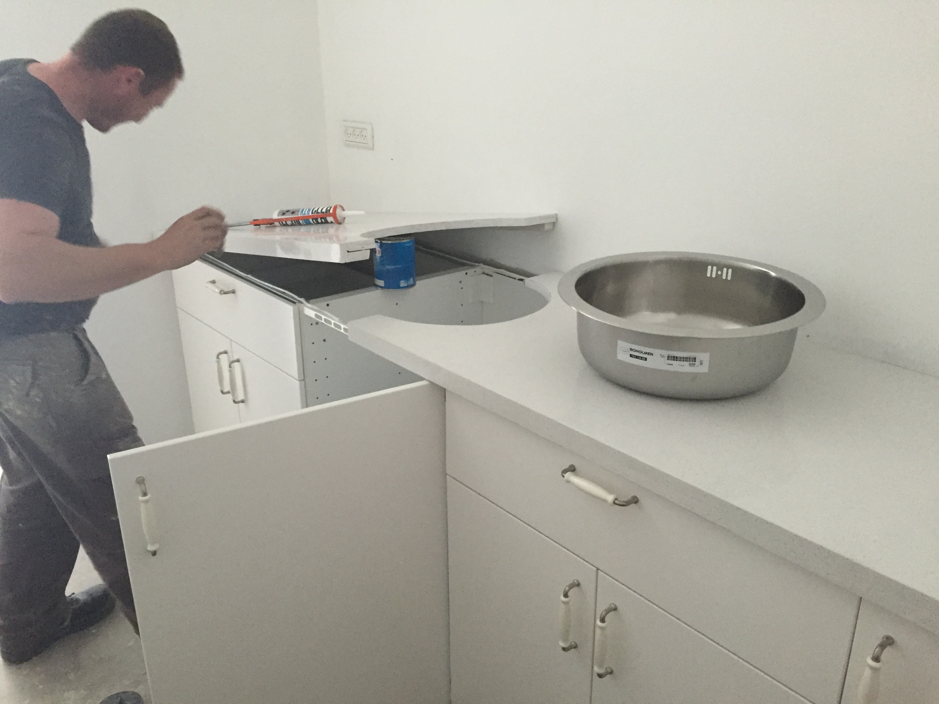 עבודת גמר מלאה במשרד במצב מעטפת