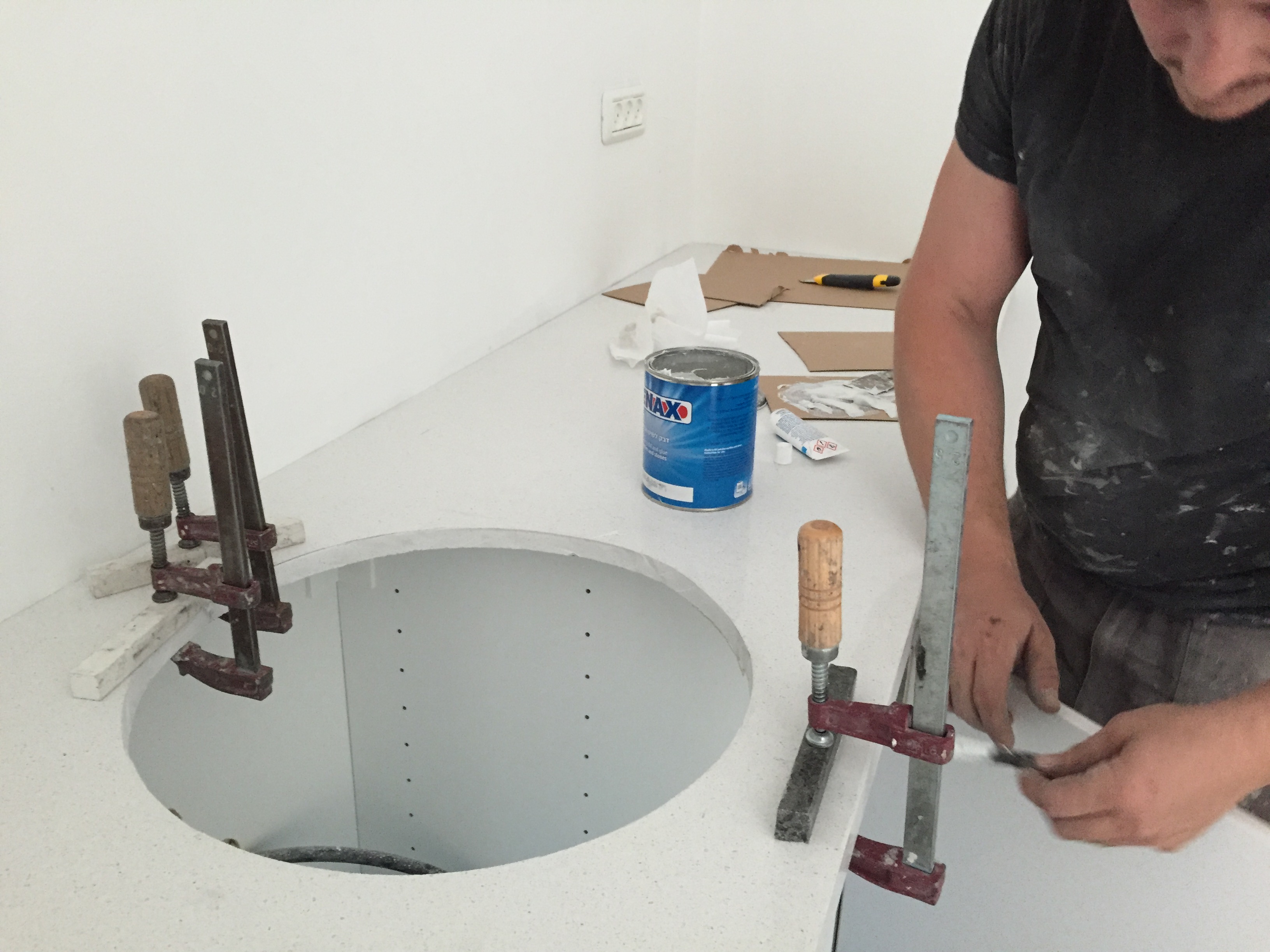 עבודת גמר מלאה במשרד במצב מעטפת