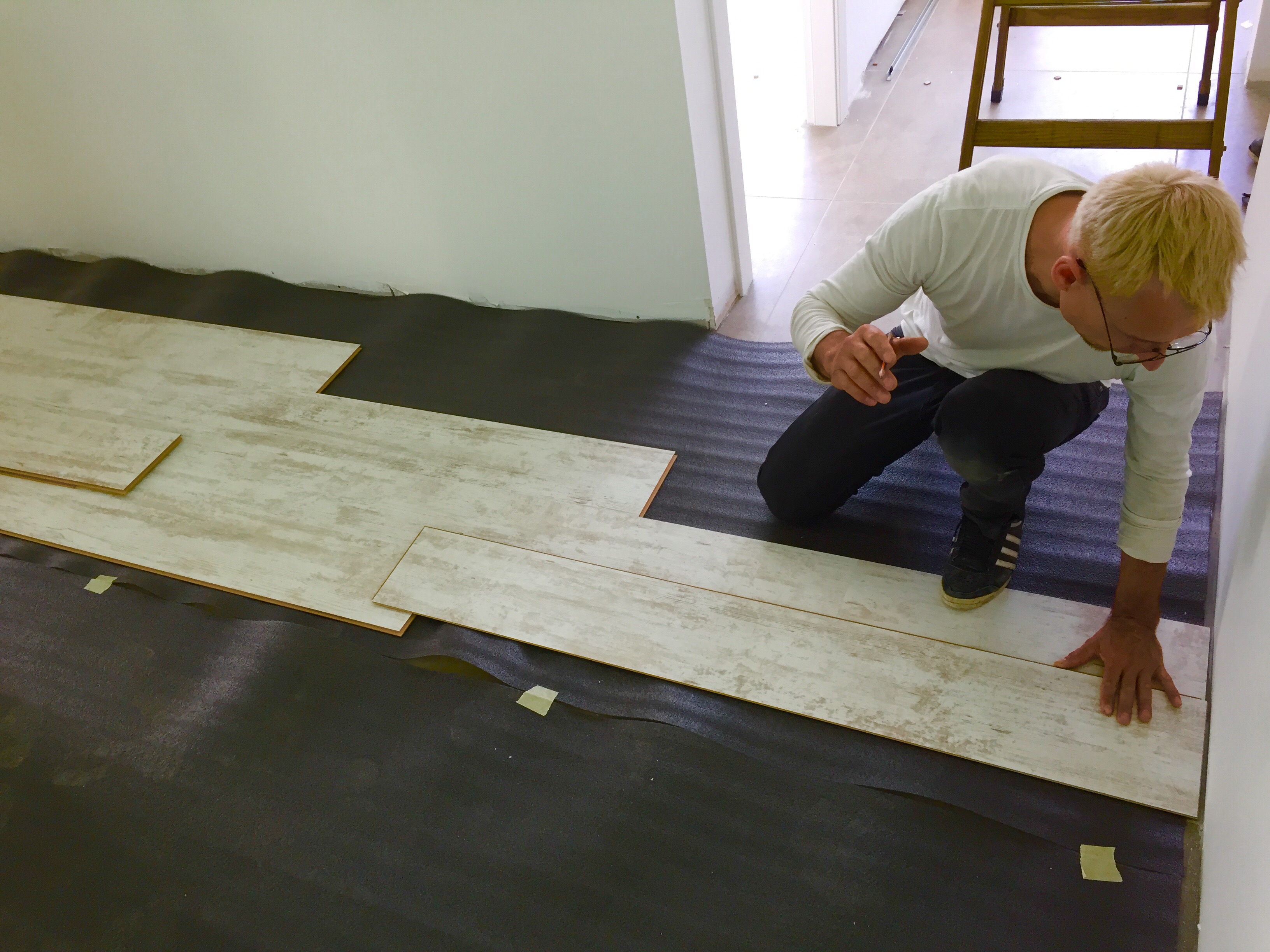 עבודת גמר מלאה במשרד במצב מעטפת