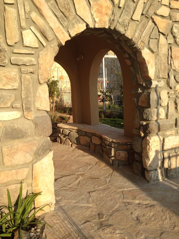 בנייה אומנותית באבן טבעית