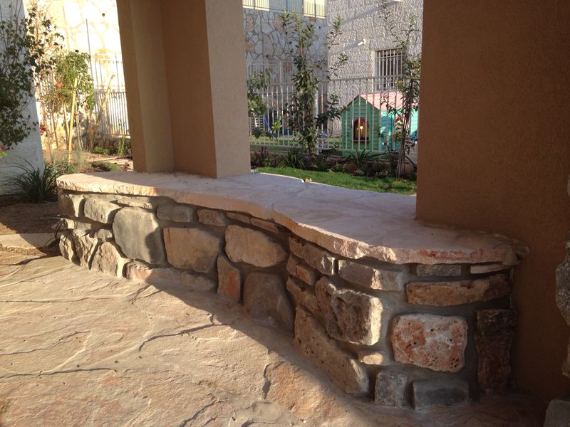 בנייה אומנותית באבן טבעית